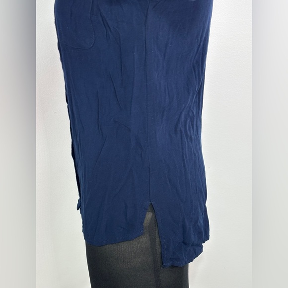 Suzy Shier Blue V Neck Blouse Womens Size XS Button Up Long Sleeve Pockets - Picture 4 of 5
